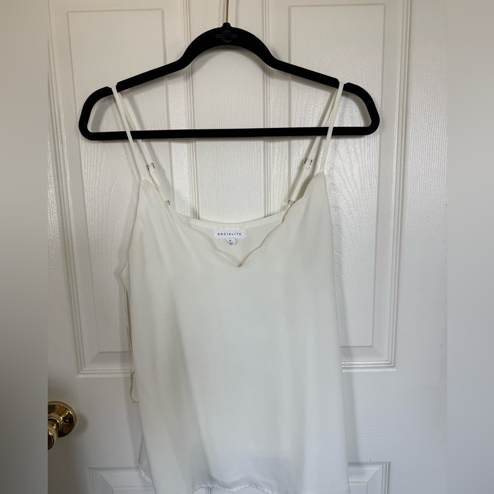 Socialite - Scalloped V-Neck Cami